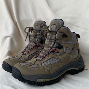 Vasque Women’s Vibram Sole Leather Hiking Boots